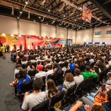 Bienal do Livro Bahia 2026 bate recorde com 130 mil visitantes e maior público da história do Centro de Convenções