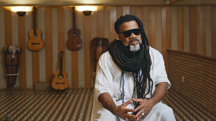 Série documental sobre Carlinhos Brown estreia nesta terça-feira (14) na HBO e HBO Max