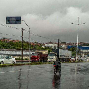 Inema prorroga alerta de chuvas até sábado (25) e amplia áreas de risco na Bahia