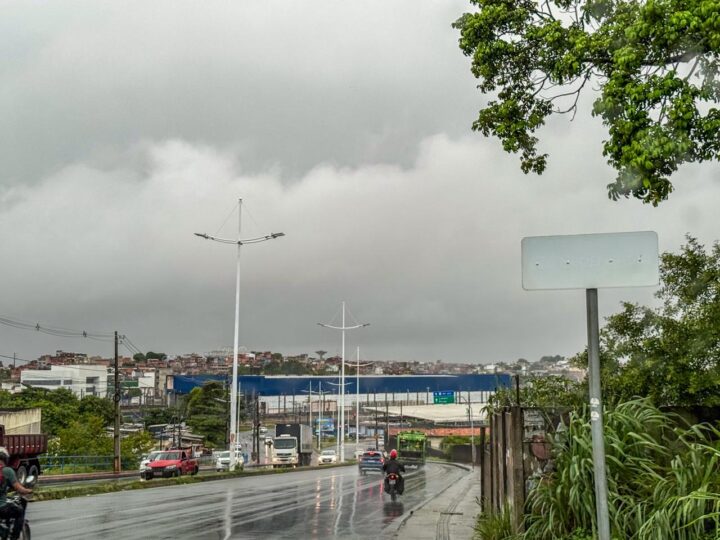 Após noite chuvosa, bairro de Salvador já supera volume esperado para todo o mês de julho