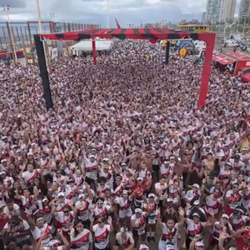 Corrida do Vitória reúne multidão na orla de Salvador neste domingo (19)