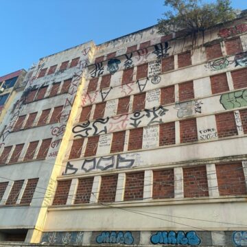 Antigo prédio da Embasa no Centro de Salvador vai a leilão para uso turístico