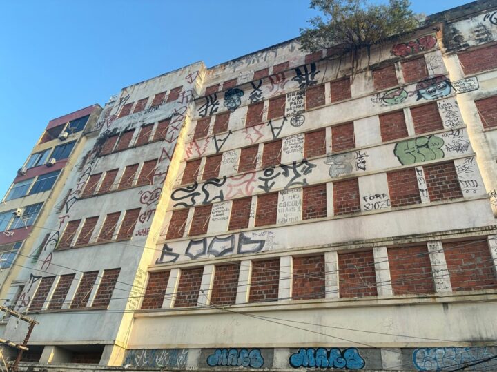 Antigo prédio da Embasa no Centro de Salvador vai a leilão para uso turístico