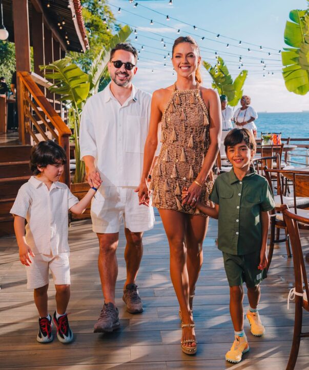 Everton Ribeiro comemora aniversário com festa em Salvador