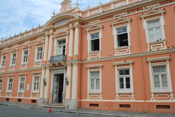 Deputado pede a Lula recuperação da Faculdade de Medicina da Bahia, patrimônio histórico de Salvador