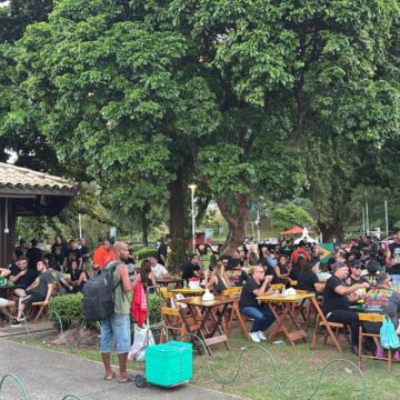 Fãs do Guns N’ Roses lotam entorno da Fonte Nova e movimentam comércio antes do show em Salvador