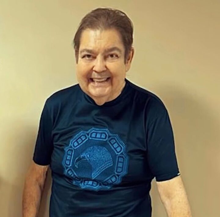 Faustão reaparece sem cadeira de rodas nas redes sociais; veja vídeo