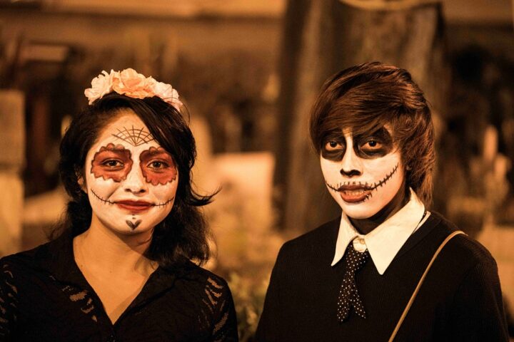 Día de los Muertos: Sinísia Coni estreia livro com olhar poético sobre tradição mexicana milenar