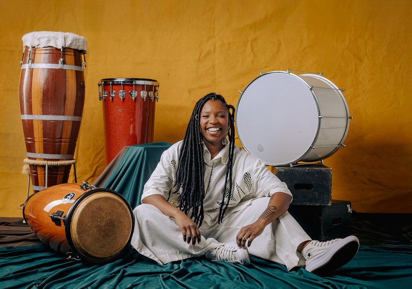 Percussionista baiana leva força da música afro-brasileira para o Festival Farrufest, na Espanha