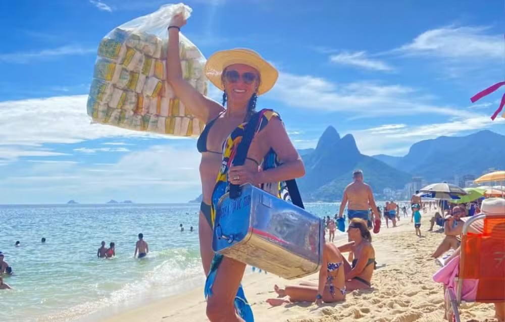 Helô Pinheiro promete desfile de biquíni no Rio Fashion Week e rebate etarismo: ‘Viver é melhor do que se esconder’