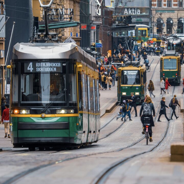 País europeu busca brasileiros para preencher 140 mil vagas de emprego e promete visto em 2 semanas