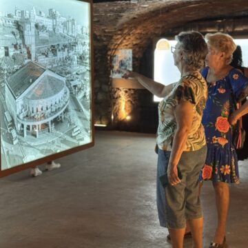 Casa das Histórias e Galeria Mercado abrem programação gratuita com curso inédito de teatro para público com mais de 55 anos