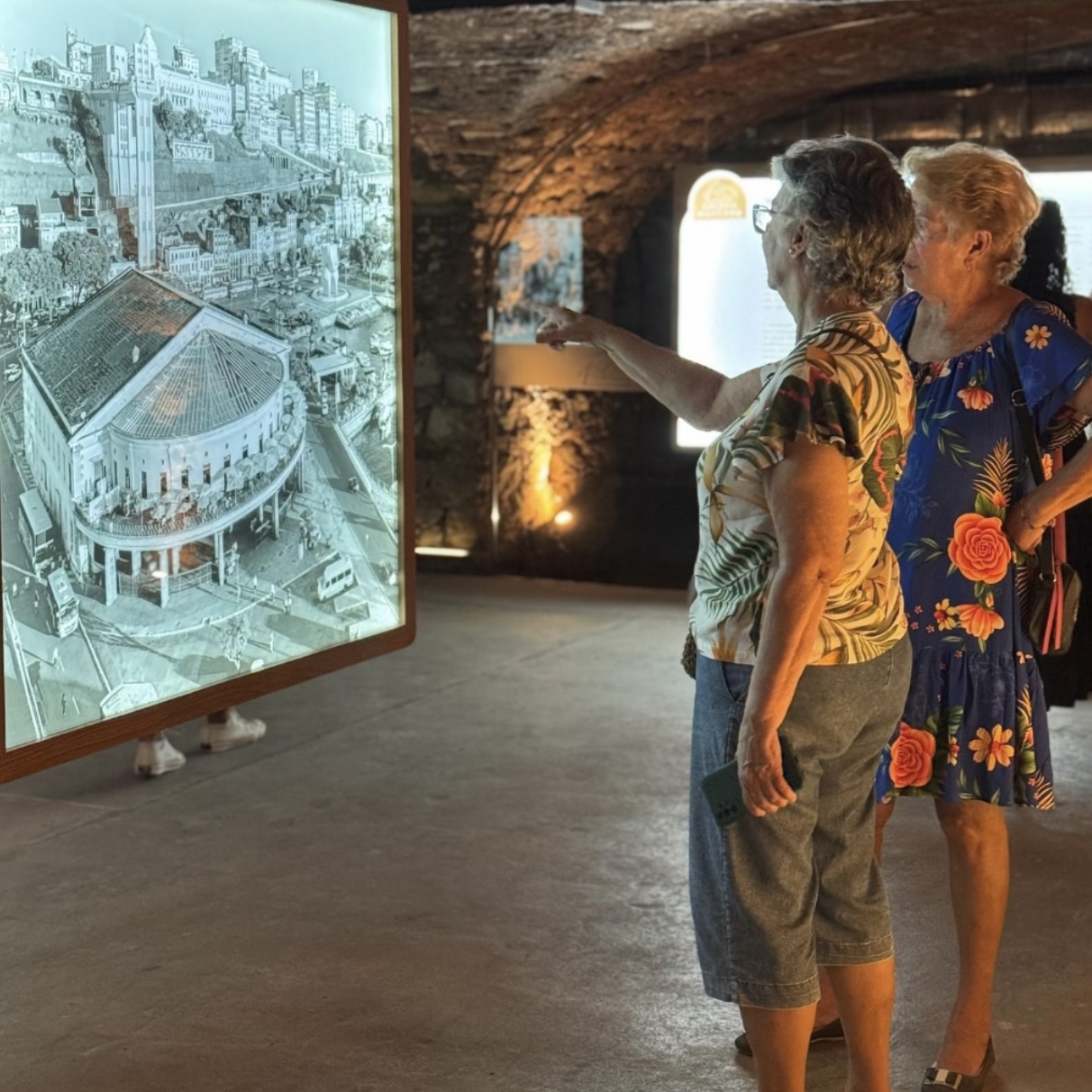 Casa das Histórias e Galeria Mercado abrem programação gratuita com curso inédito de teatro para público com mais de 55 anos