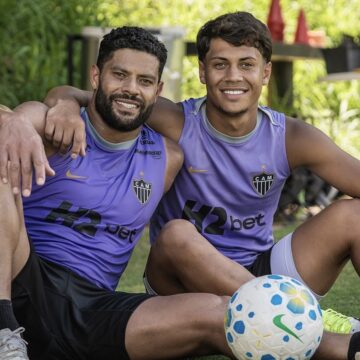 Hulk treina ao lado do filho na Cidade do Galo em preparação inédita