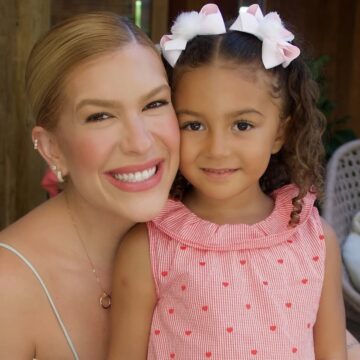 Lore Improta retoma aulas de letramento racial para promover empoderamento da filha Liz