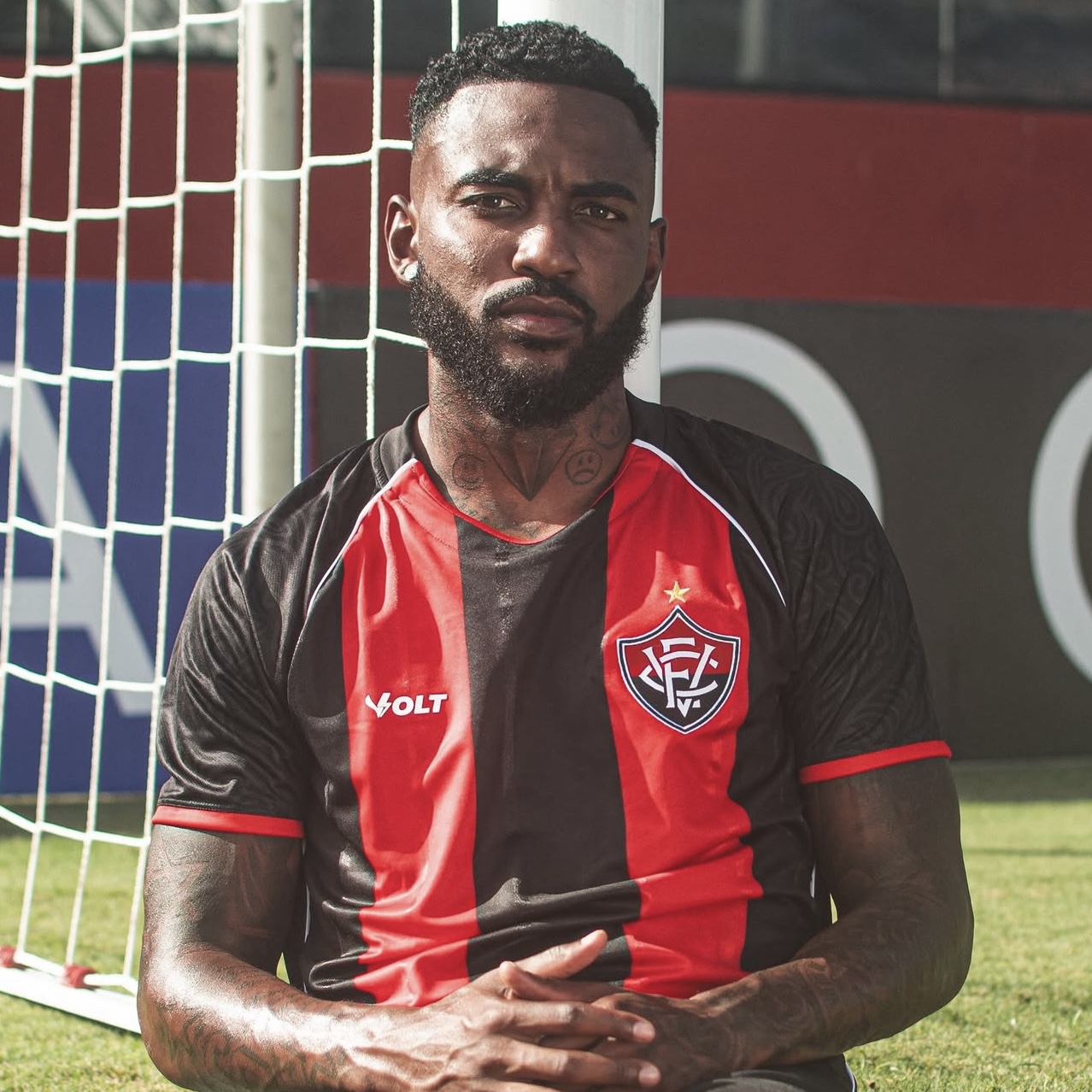 Vitória lança novo uniforme para temporada 2026; saiba como comprar