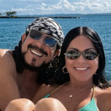 Bell Marques curte dia de mar com esposa e ganha elogios de seguidores
