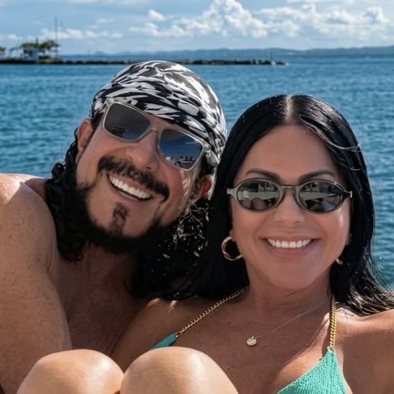Bell Marques curte dia de mar com esposa e ganha elogios de seguidores