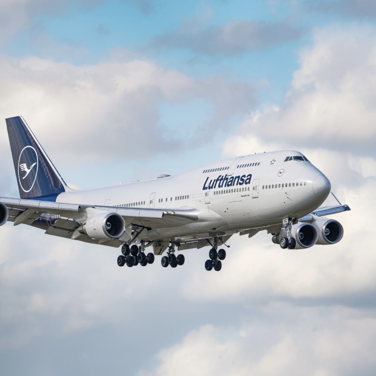 Lufthansa cancela 20 mil voos para economizar combustível devido à guerra no Irã; entenda