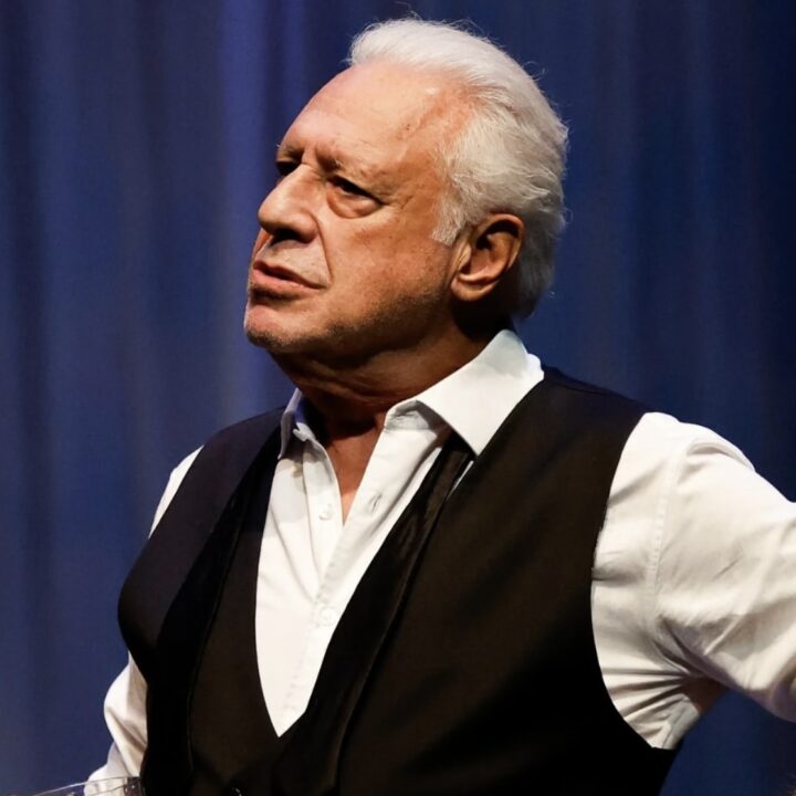 Antonio Fagundes vence processo contra casal barrado por atraso em peça de teatro; entenda o caso