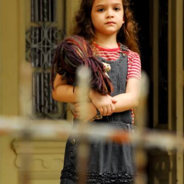 Mel Maia revisita início da carreira e fala de apoio de Adriana Esteves nos bastidores de Avenida Brasil