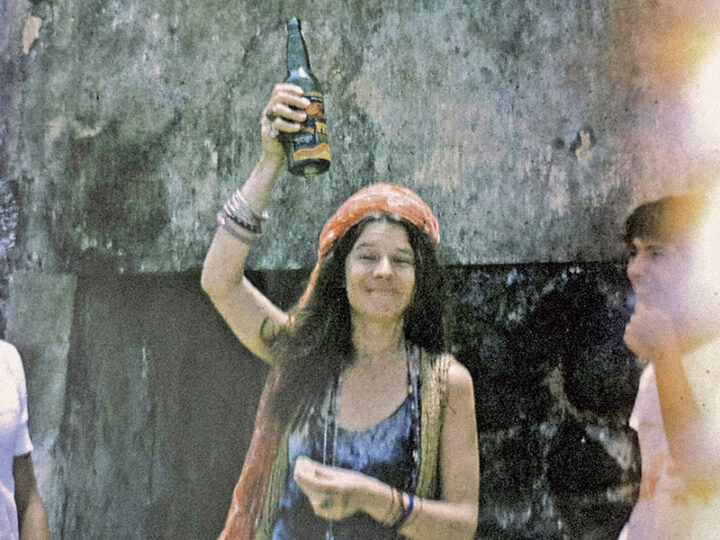 Colar comprado na Bahia por Janis Joplin é destaque em mostra com 300 itens em São Paulo