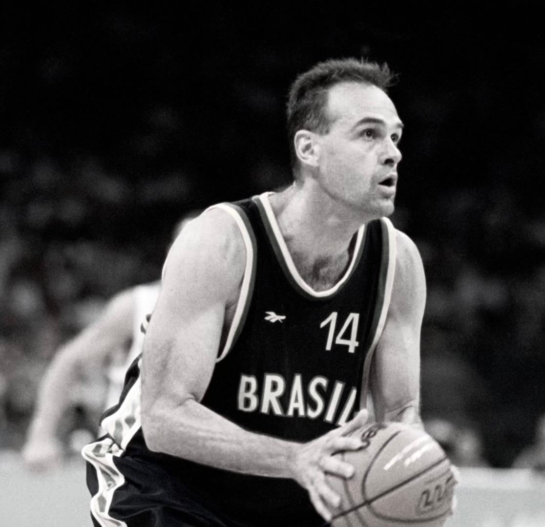 Relembre a carreira e o legado de Oscar Schmidt, o eterno ‘Mão Santa’