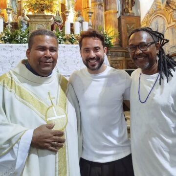 Everton Ribeiro vai à Igreja do Rosário dos Pretos após homenagem da torcida do Bahia