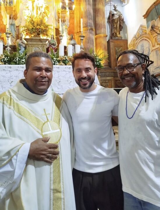 Everton Ribeiro vai à Igreja do Rosário dos Pretos após homenagem da torcida do Bahia