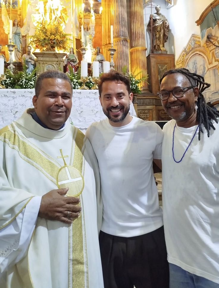 Everton Ribeiro vai à Igreja do Rosário dos Pretos após homenagem da torcida do Bahia