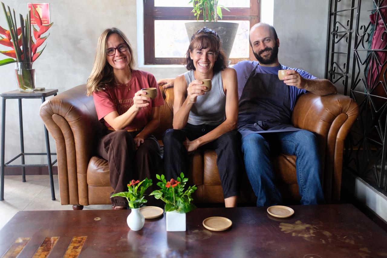 Parceria entre restaurante Manga e Garimpo da Barista vira espaço fixo no Rio Vermelho