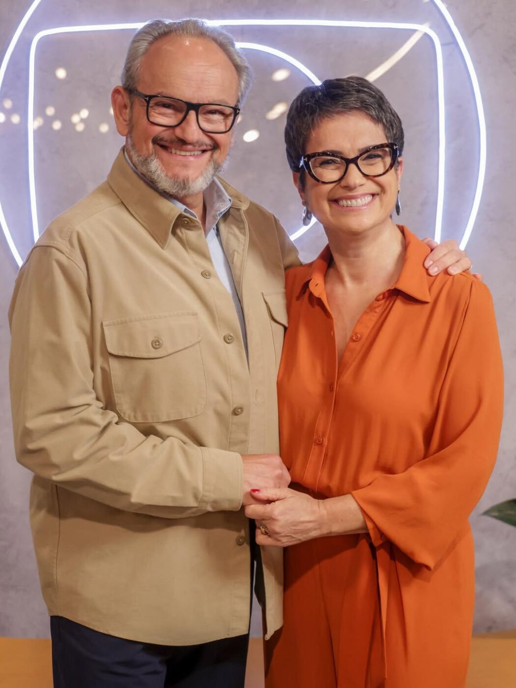 Sandra Annenberg homenageia Ernesto Paglia com declaração romântica: “Que o desejo nunca cesse”