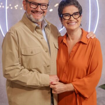 Sandra Annenberg homenageia Ernesto Paglia com declaração romântica: “Que o desejo nunca cesse”