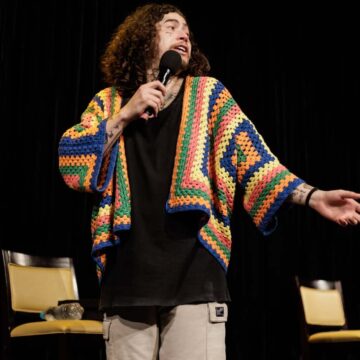 Whindersson Nunes circula a Bahia com espetáculo de comédia; aos detalhes