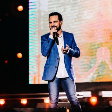 Luciano Camargo se apresenta em evento gospel na Bahia