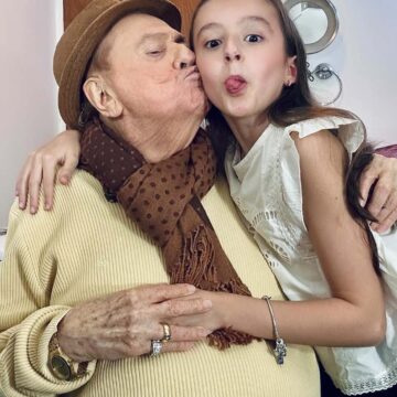 Neta de Raul Gil diverte público ao enganar o avô: “Comprei tudo com seu dinheiro”