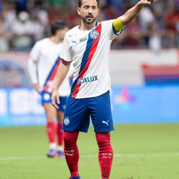 Ídolo do Bahia, Everton Ribeiro ganha homenagem durante partida na Fonte Nova