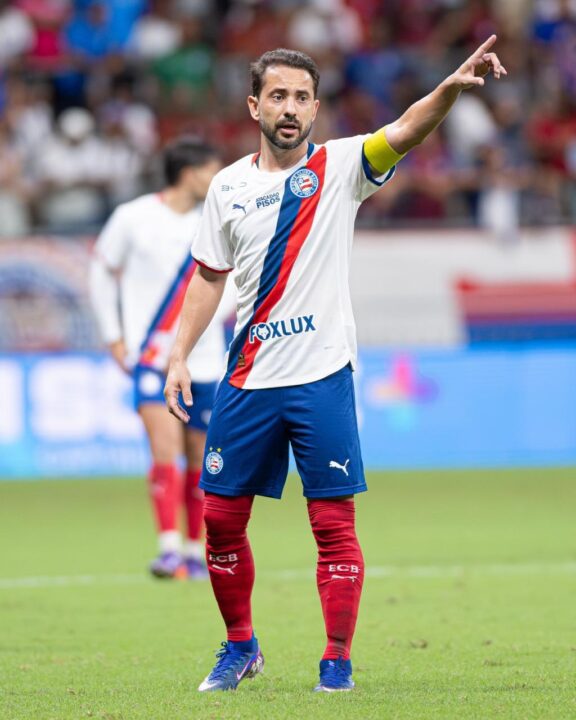 Ídolo do Bahia, Everton Ribeiro ganha homenagem durante partida na Fonte Nova