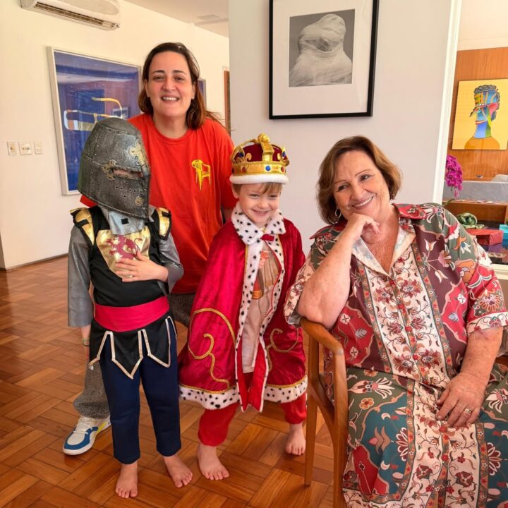 Com fantasias, filhos de Paulo Gustavo encantam em cliques de Páscoa com Dona Déa