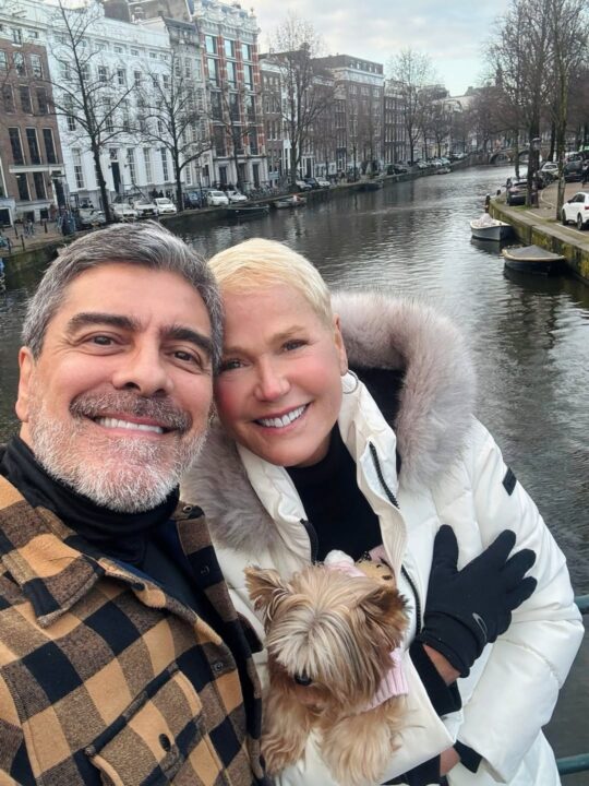 Xuxa abre álbum de viagem romântica com Junno Andrade; veja