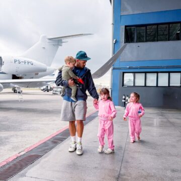 Zé Felipe celebra reencontro com filhos após viagem internacional deles com Virginia