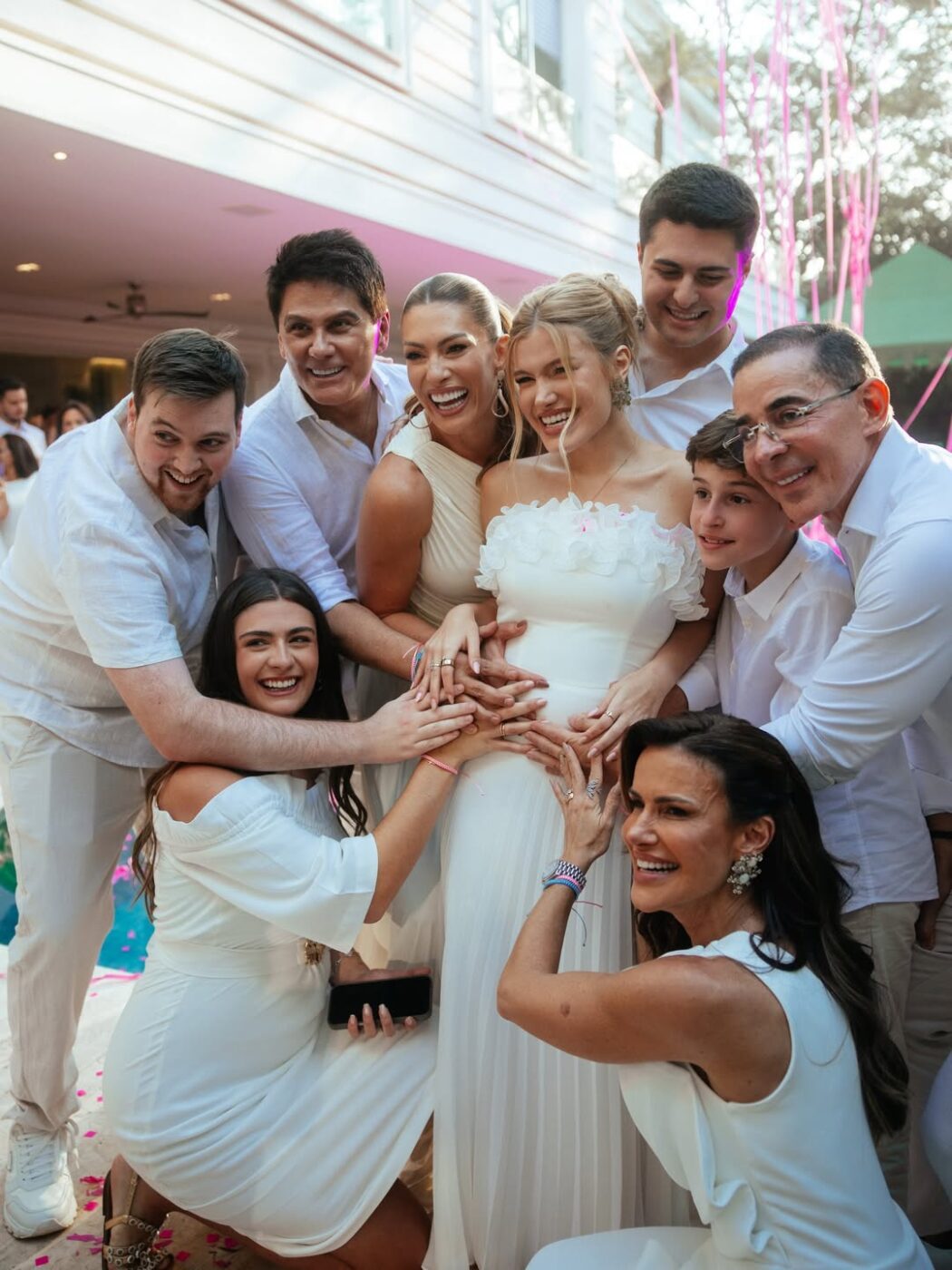 Cesar Filho e Elaine Mickely descobrem sexo do segundo neto e comemoram: “Impossível conter as lágrimas”