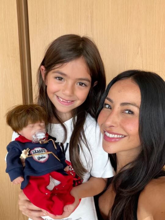 Sabrina Sato compartilha áudios divertidos da filha Zoe: “Estou falando sério, mãe”