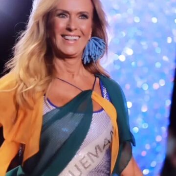 Aos 82 anos, Helô Pinheiro compartilha reflexão após brilhar em desfile de moda