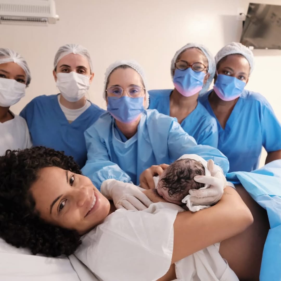 Primeira bebê nascida na Maternidade Municipal de Salvador recebe cuidados iniciais