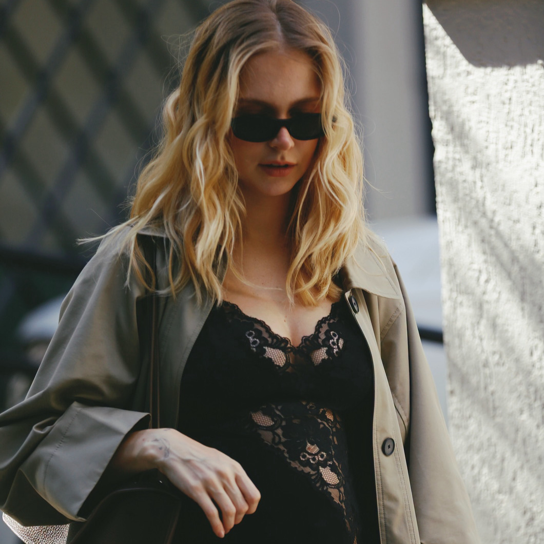 Grávida, filha de Xuxa compartilha cliques exclusivos e declara: “Mãe de três”