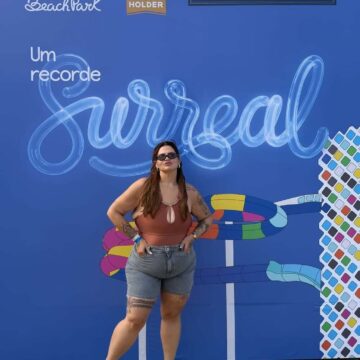 Thais Carla desce montanha-russa aquática mais alta do mundo após perder 100kg: ‘Muito feliz’