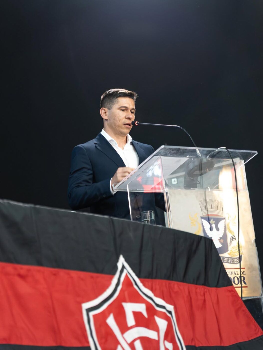 Osvaldo, craque do Vitória, recebe título de Cidadão de Salvador