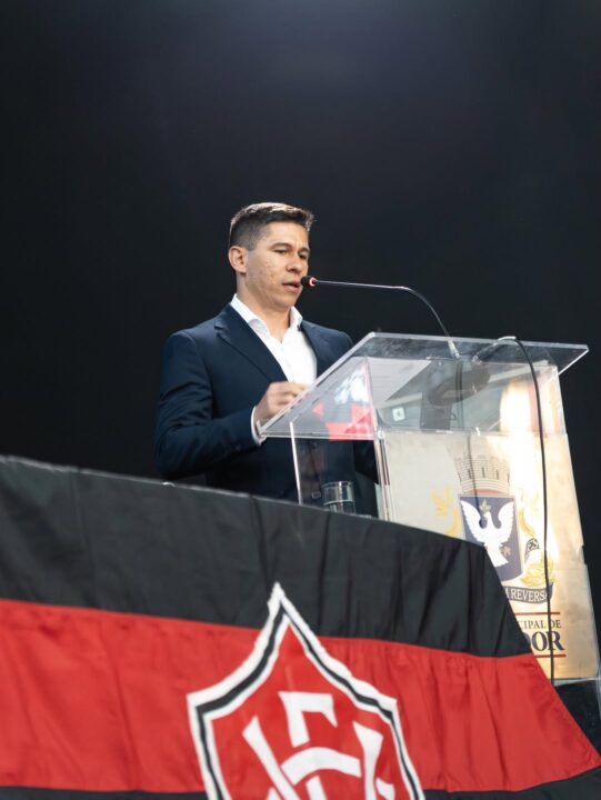 Osvaldo, craque do Vitória, recebe título de Cidadão de Salvador