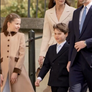 Após dois anos, príncipe William e Kate Middleton participam da missa de Páscoa com os filhos